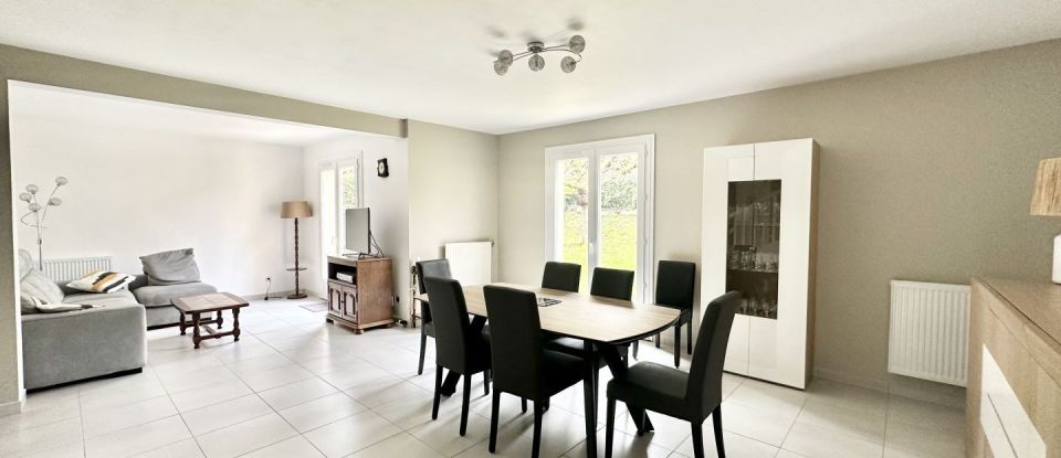 House 6 rooms of 128 m² in Vaux-le-Pénil (77000)