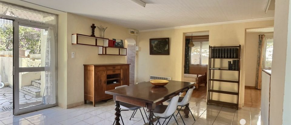 Traditional house 5 rooms of 137 m² in Le Pradet (83220)