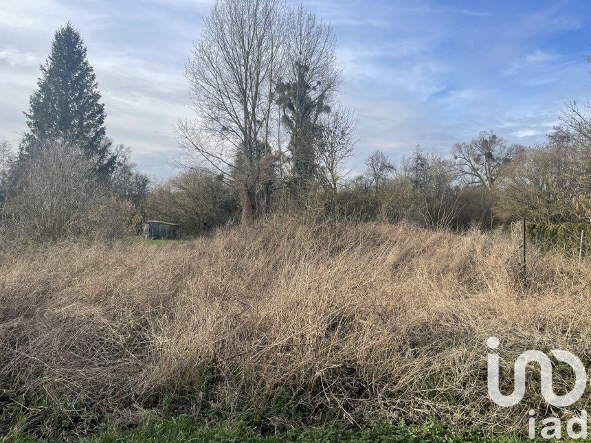 Land of 1,819 m² in Castres (02680)