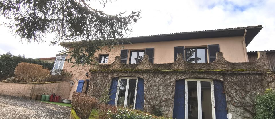 Maison traditionnelle 15 pièces de 293 m² à Dunières (43220)