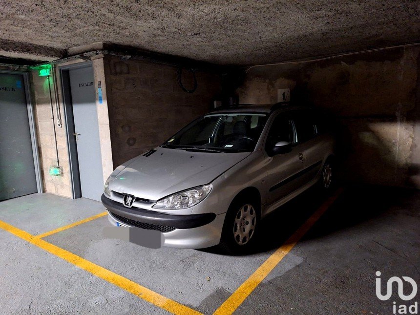 Parking of 11 m² in Paris (75013)