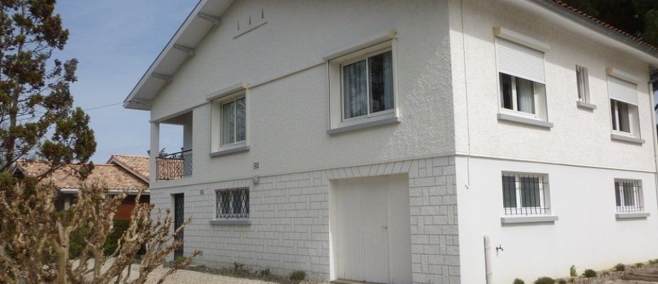 Maison 6 pièces de 110 m² à Sanguinet (40460)