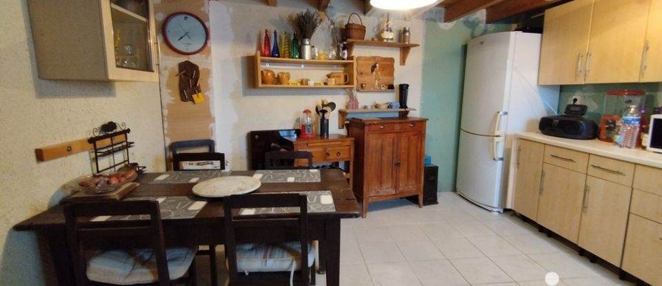 Country house 3 rooms of 95 m² in Néré (17510)