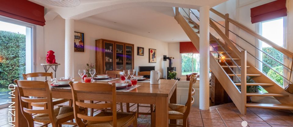 House 6 rooms of 160 m² in Lagord (17140)