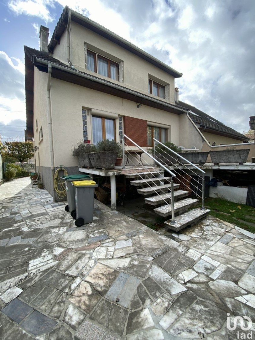 House 6 rooms of 105 m² in Tremblay-en-France (93290)