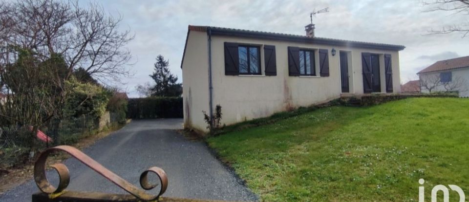 Maison 5 pièces de 80 m² à Fleuré (86340)