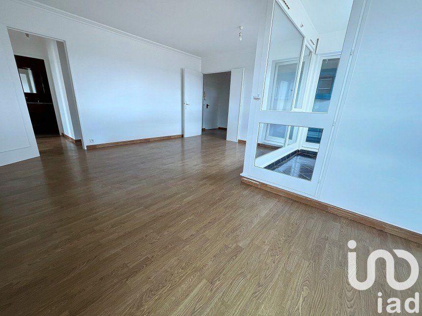 Apartment 3 rooms of 72 m² in Ermont (95120)