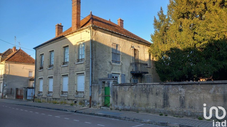 Maison 8 pièces de 252 m² à Brienne-le-Château (10500)