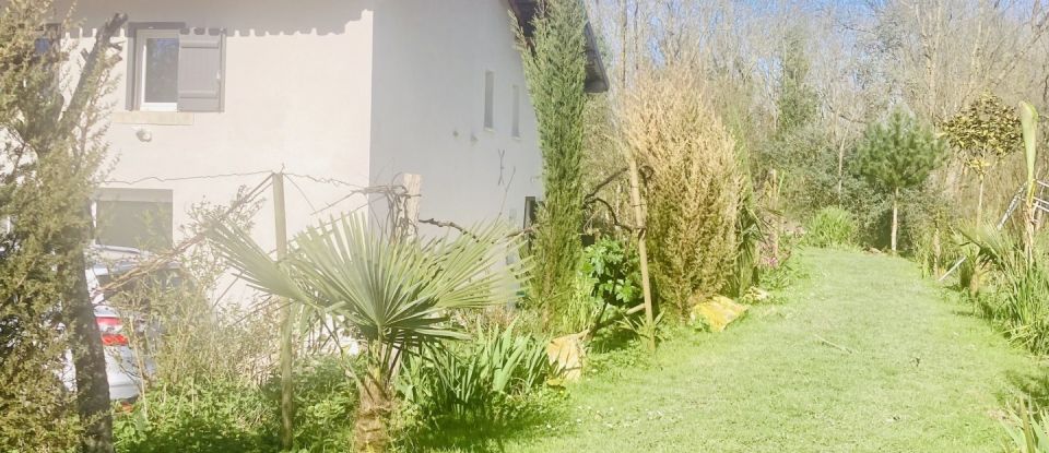 Country house 4 rooms of 94 m² in Courçon (17170)