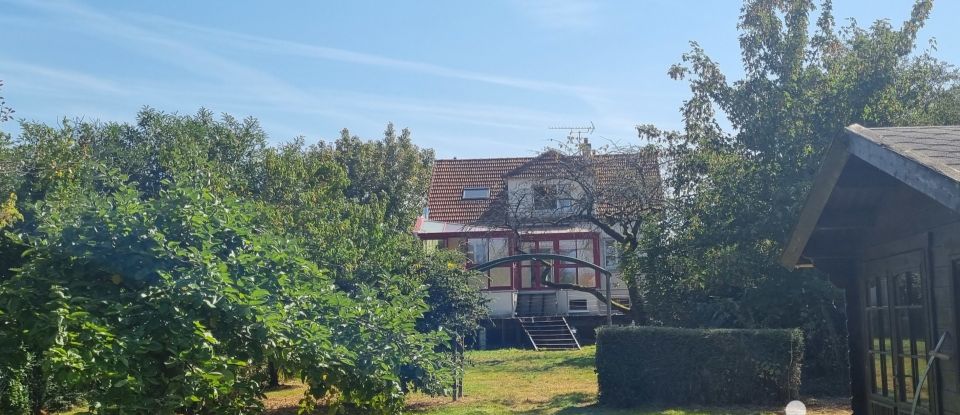 Maison traditionnelle 9 pièces de 172 m² à Le Mesnil-Saint-Denis (78320)