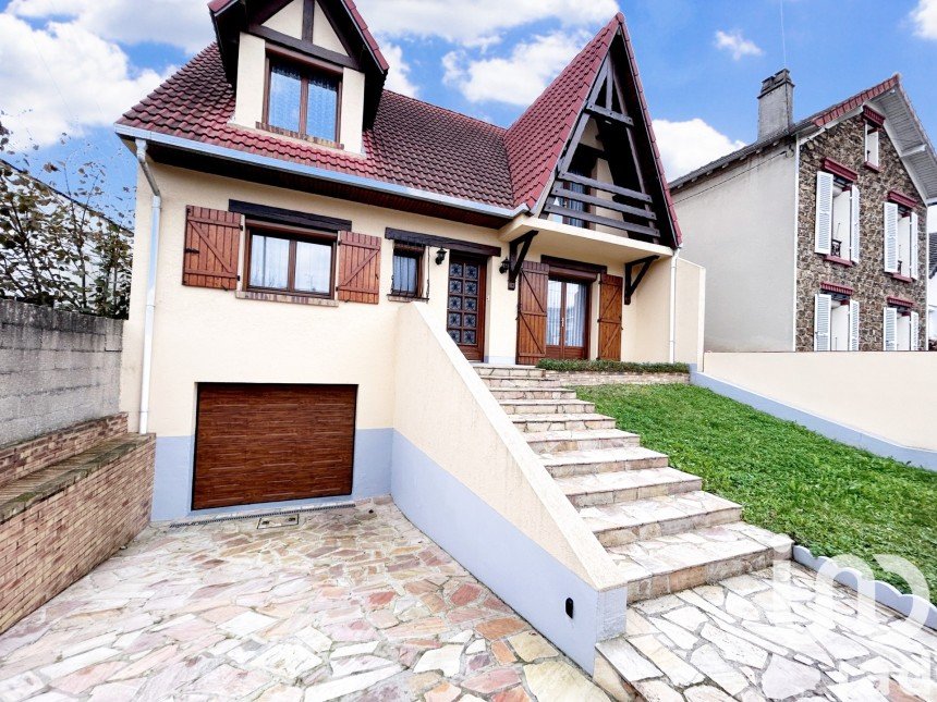 Traditional house 7 rooms of 125 m² in Livry-Gargan (93190)