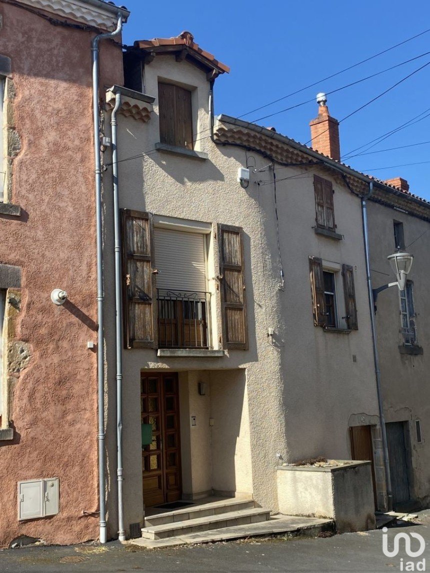 Maison 8 pièces de 111 m² à Saint-Germain-Lembron (63340)