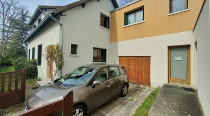 House 8 rooms of 211 m² in Rambouillet (78120)