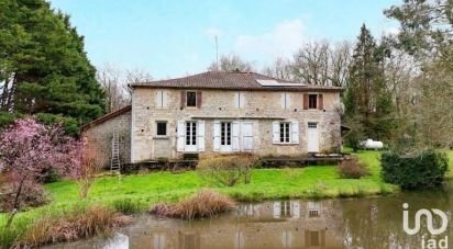 Country house 6 rooms of 163 m² in Chepniers (17210)