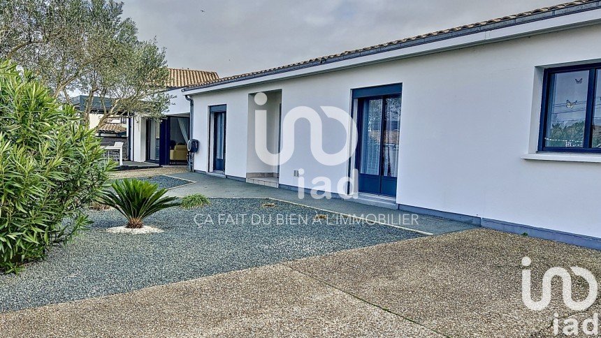 House 7 rooms of 225 m² in Dompierre-sur-Mer (17139)
