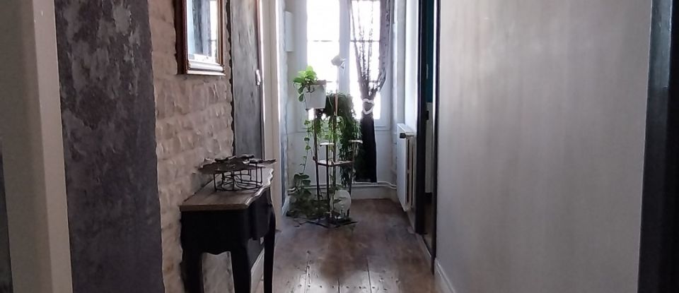 Town house 6 rooms of 133 m² in Matha (17160)