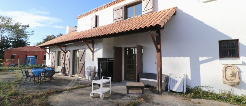 House 5 rooms of 185 m² in Rezé (44400)