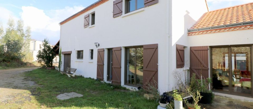 House 5 rooms of 185 m² in Rezé (44400)