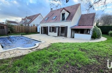 House 7 rooms of 153 m² in Mandres-les-Roses (94520)