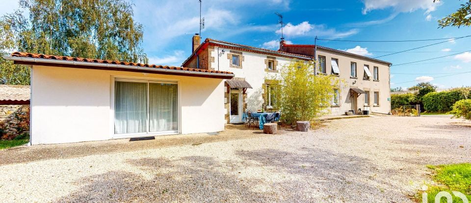 House 12 rooms of 284 m² in Les Epesses (85590)