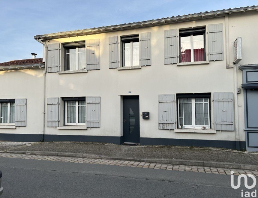 House 6 rooms of 142 m² in La Ronde (17170)