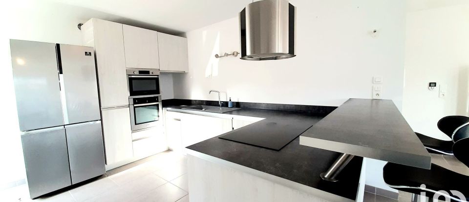 Apartment 3 rooms of 80 m² in Velleron (84740)