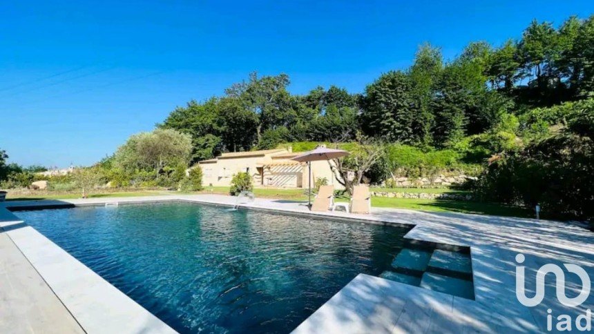 House 6 rooms of 138 m² in Châteauneuf-Grasse (06740)