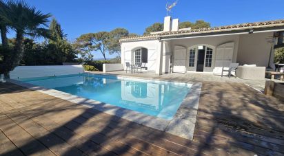 Traditional house 6 rooms of 166 m² in Six-Fours-les-Plages (83140)