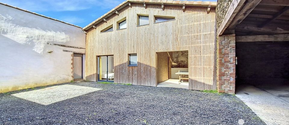 Barn conversion 5 rooms of 149 m² in Essarts en Bocage (85140)