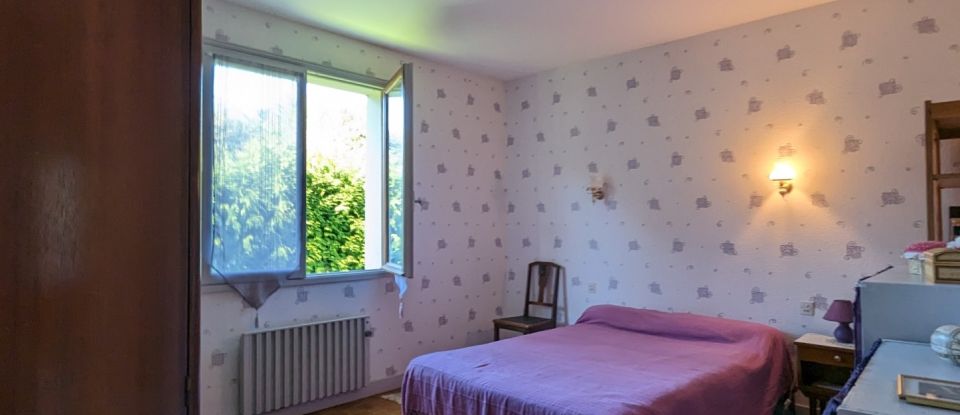 Traditional house 6 rooms of 184 m² in Charritte-de-Bas (64130)