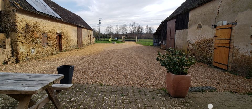 Country house 6 rooms of 155 m² in Lombron (72450)