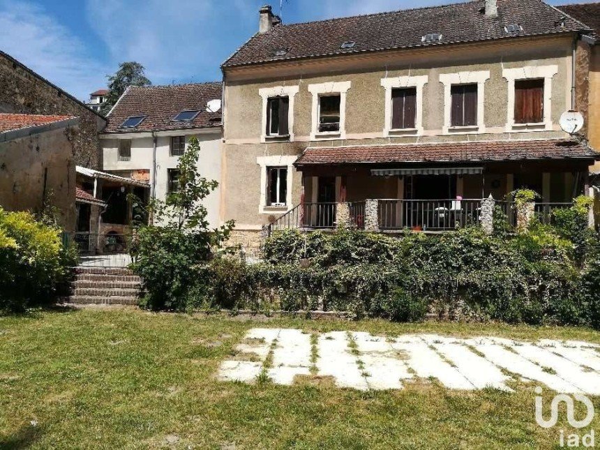 House 8 rooms of 193 m² in Mont-Saint-Père (02400)