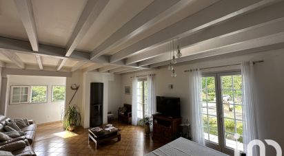 Traditional house 5 rooms of 105 m² in Mouguerre (64990)