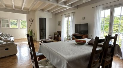 Traditional house 5 rooms of 105 m² in Mouguerre (64990)
