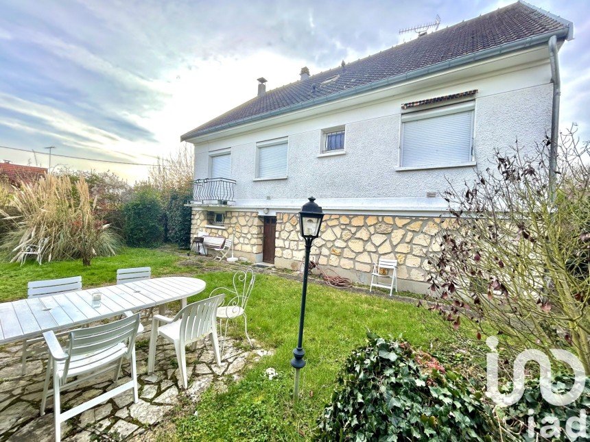 Traditional house 8 rooms of 150 m² in Baillet-en-France (95560)