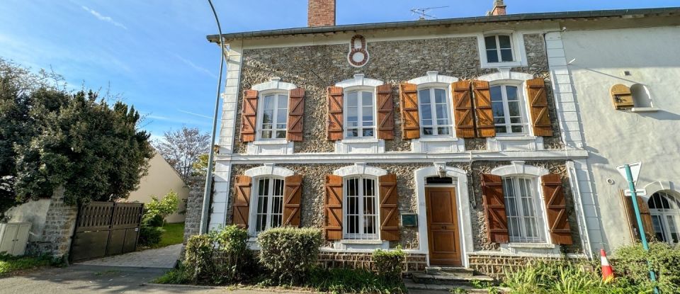 House 6 rooms of 230 m² in Nanteuil-lès-Meaux (77100)