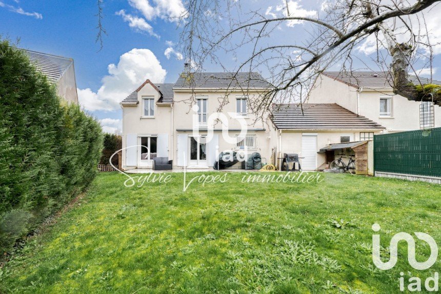 Maison traditionnelle 7 pièces de 129 m² à Saint-Thibault-des-Vignes (77400)