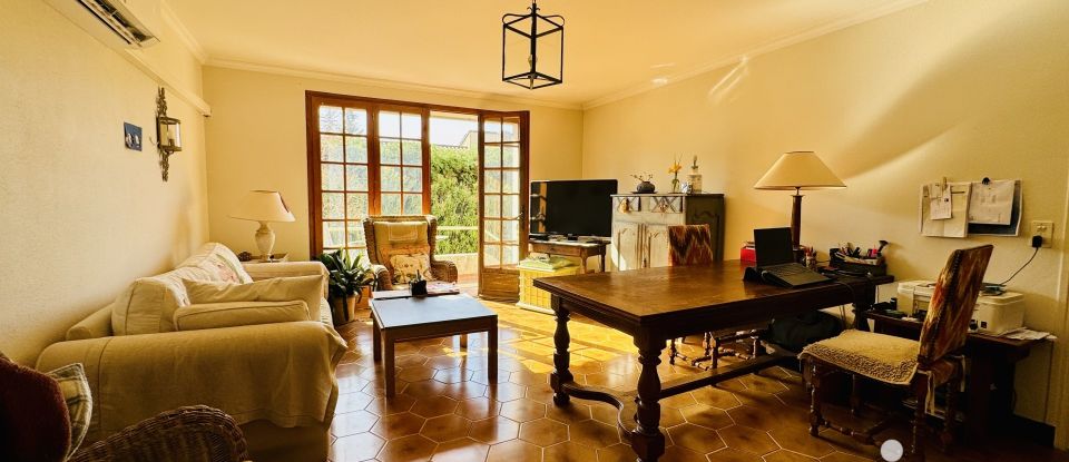 Traditional house 6 rooms of 183 m² in Saint-Raphaël (83700)