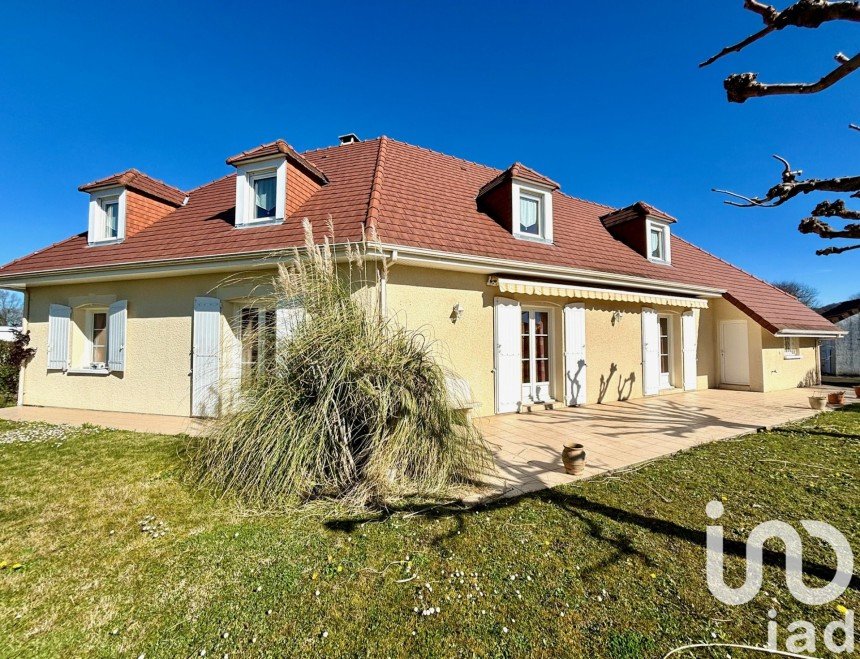 House 6 rooms of 193 m² in Serres-Castet (64121)
