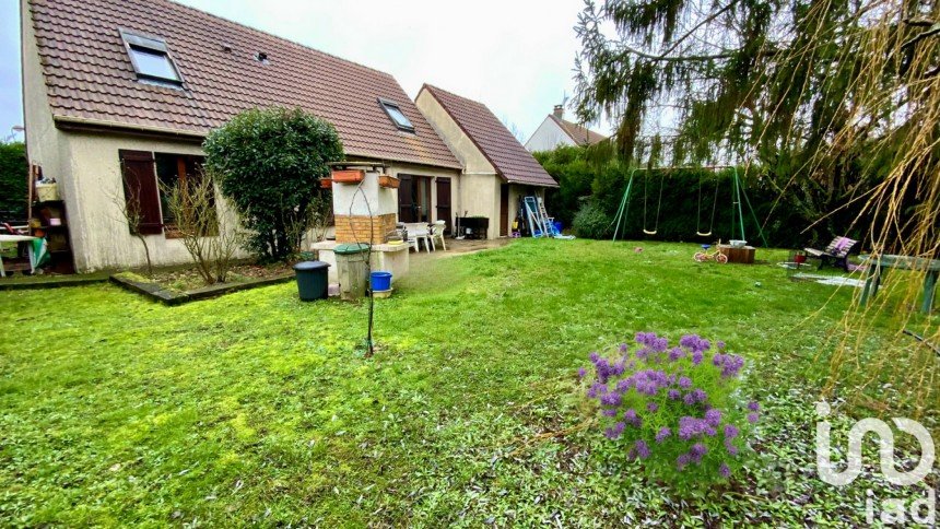 House 6 rooms of 105 m² in Allainville (78660)