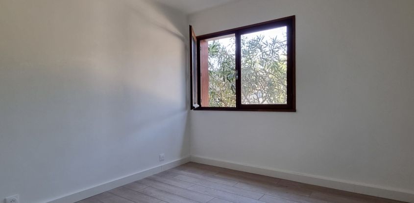 Apartment 4 rooms of 72 m² in Toulon (83000)