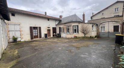 House 7 rooms of 205 m² in Savigné (86400)