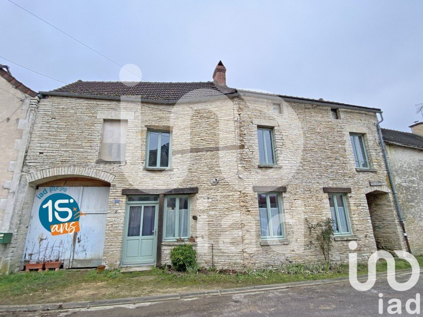 Maison de campagne 5 pièces de 131 m² à Cruzy-le-Châtel (89740)