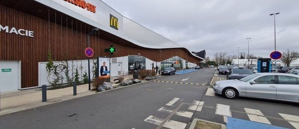 Retail property of 80 m² in Ermont (95120)