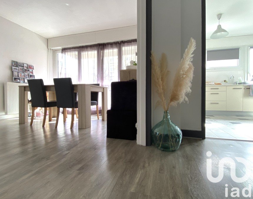 Apartment 3 rooms of 66 m² in Les Ulis (91940)