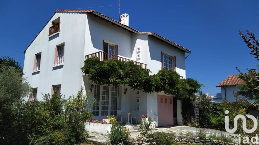 Traditional house 5 rooms of 126 m² in Vaux-sur-Mer (17640)