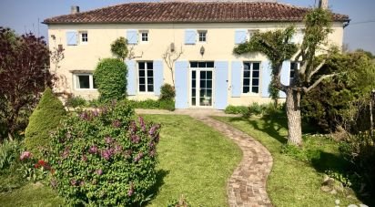 House 5 rooms of 231 m² in Saint-Jean-d'Angély (17400)