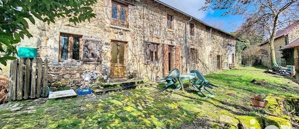 Maison traditionnelle 7 pièces de 130 m² à Gouttières (63390)