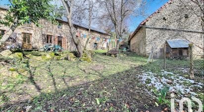 Maison traditionnelle 7 pièces de 130 m² à Gouttières (63390)