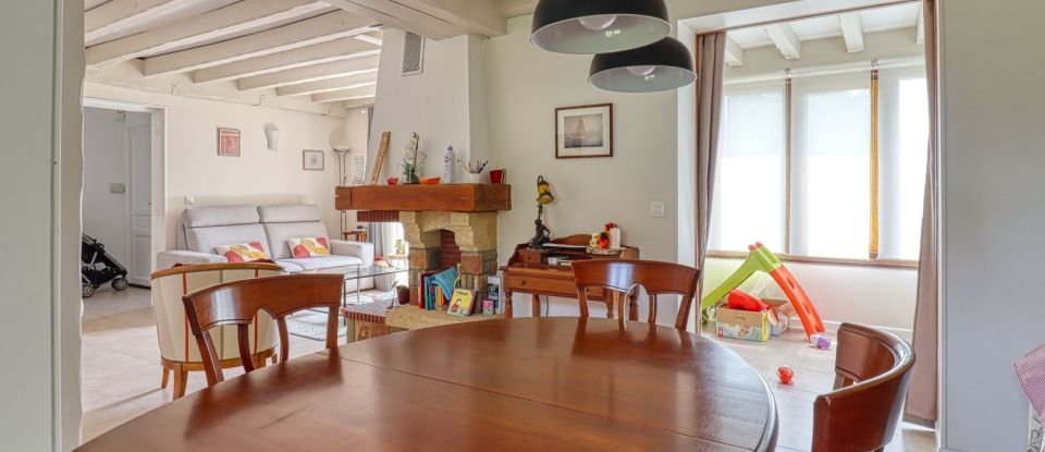 House 6 rooms of 135 m² in Saint-Prix (95390)